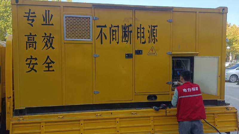 克拉玛依柴油发电机组和UPS电源配合使用时，如何避免切换过程中的电力中断？
